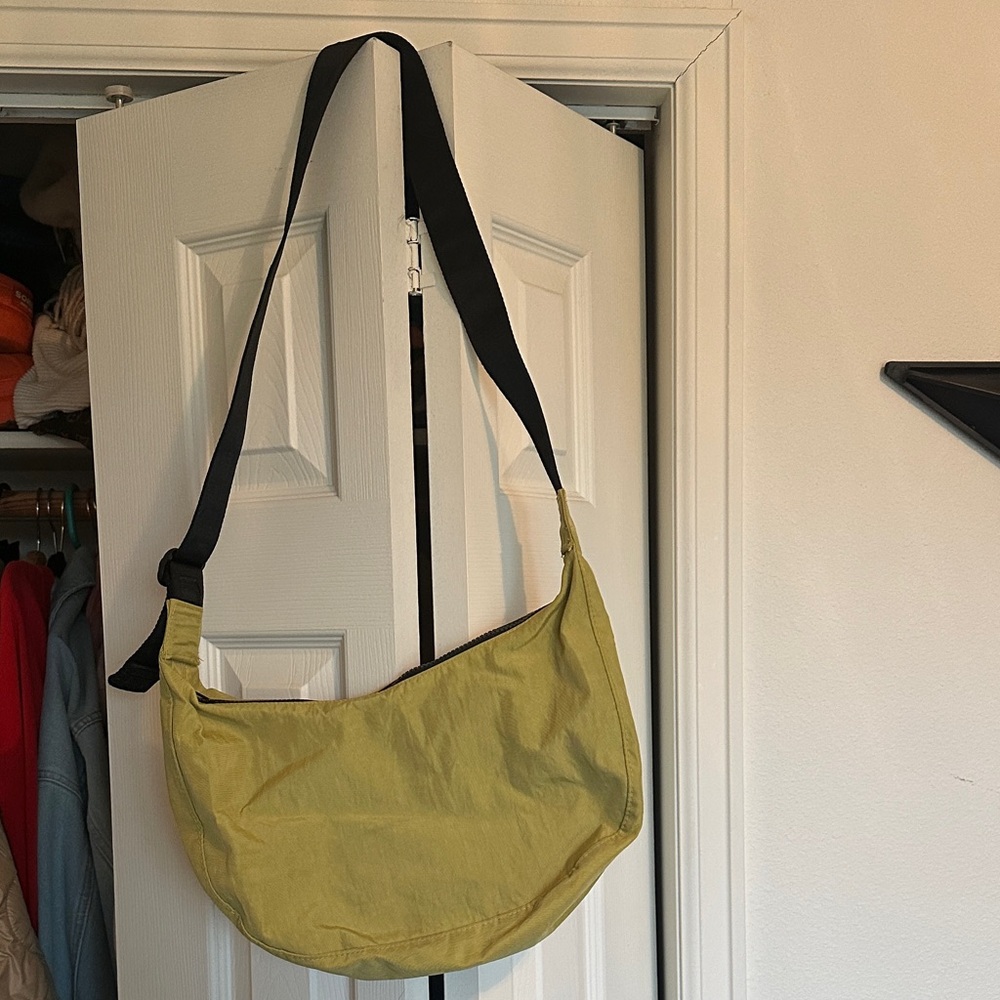 Baggu Medium Crescent Bag in “Lemongrass” green